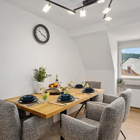 Modernes Appartementhaus Mit Self-checkin Im Herzen Der Stadt Apartment