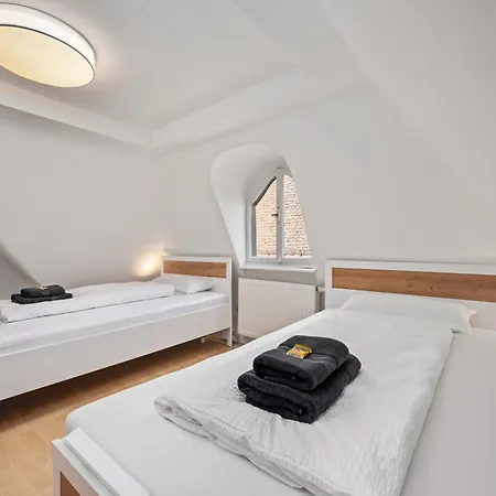 Modernes Appartementhaus Mit Self-checkin Im Herzen Der Stadt Apartment