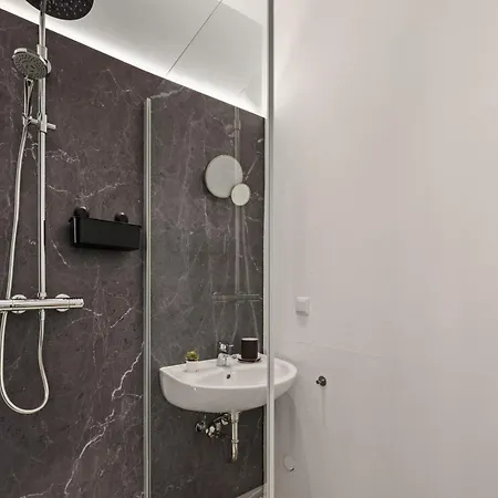Modernes Appartementhaus Mit Self-checkin Im Herzen Der Stadt