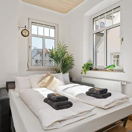 아파트 Modernes Appartementhaus Mit Self-checkin Im Herzen Der Stadt