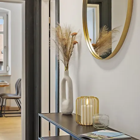 Modernes Appartementhaus Mit Self-checkin Im Herzen Der Stadt Apartment